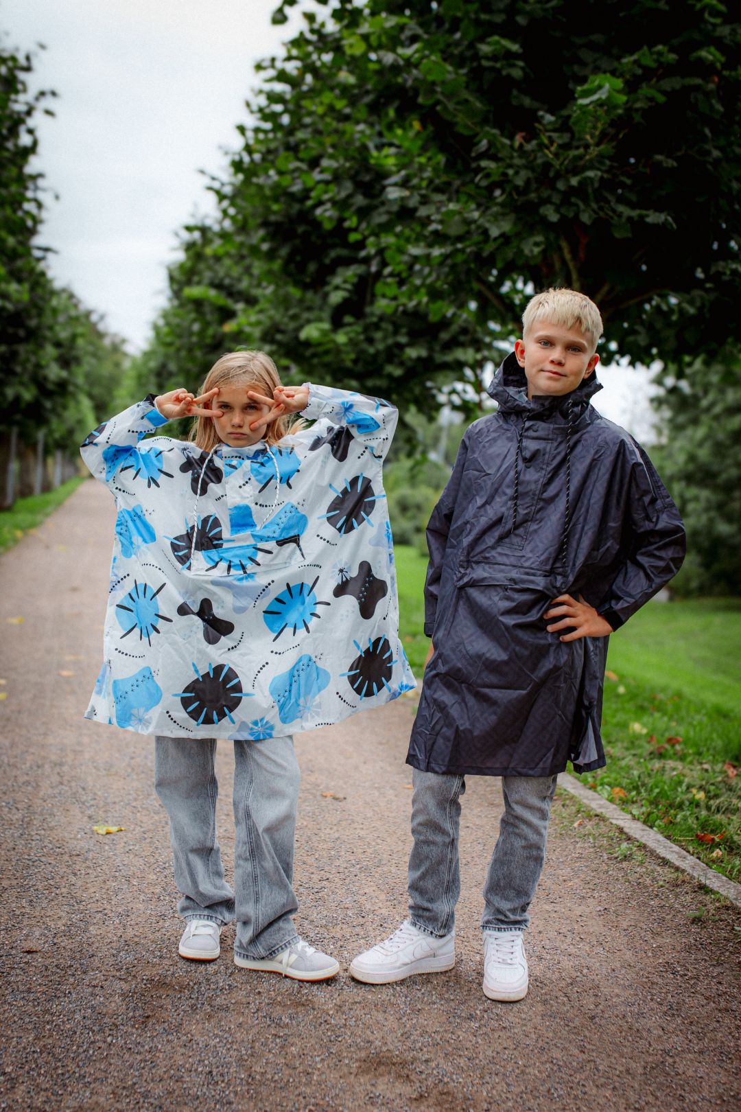 NEW! KIDS RAINCOAT, WHITE ABSTRACT